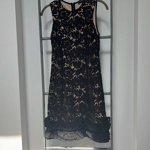 Sleeveless lace cocktail dress